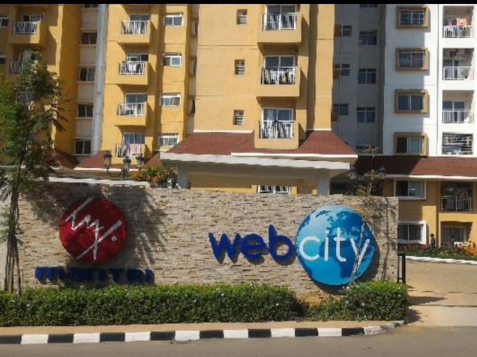 3 BHK Semi Furnished Flat for Rent in Mantri Webcity, Kothanur, Hennur Main Road, Measuring 1300 Sqft