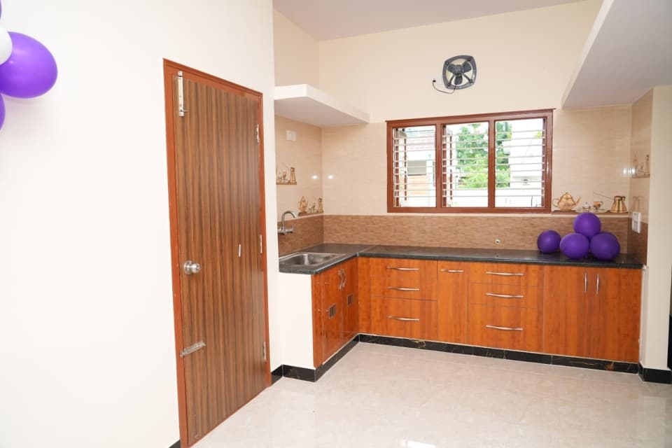 Independent House photo 3
